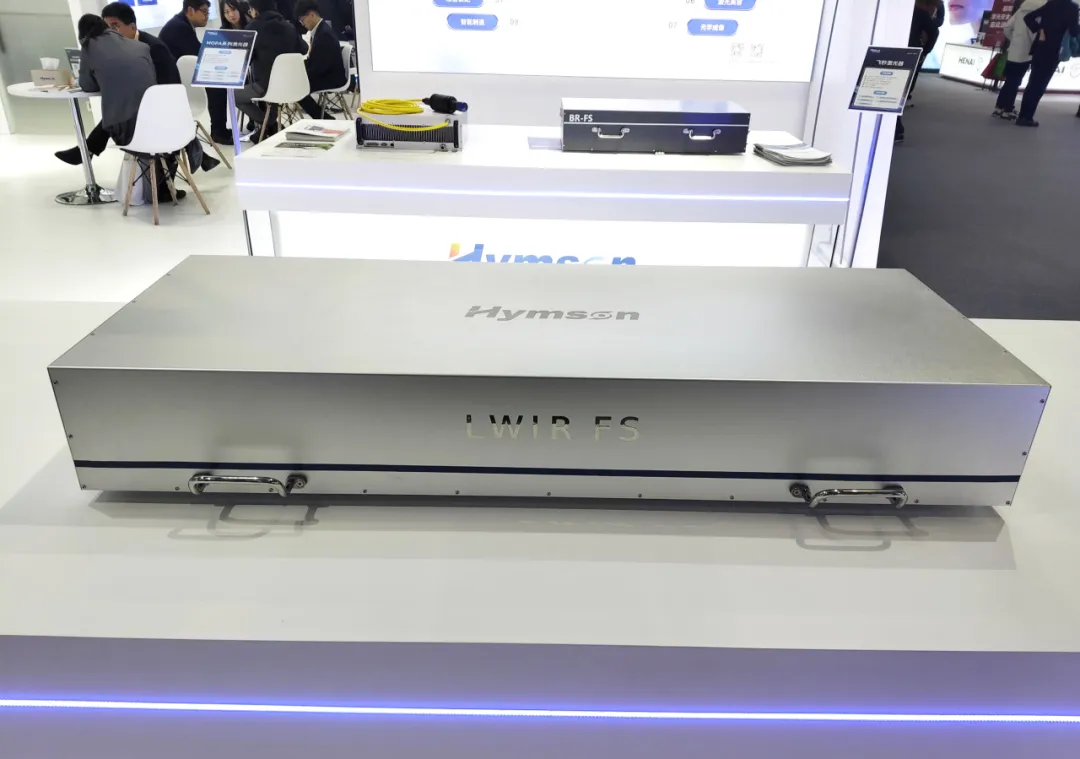 Z6·尊龙凯时的重磅展品——高功率中红外飞秒激光器